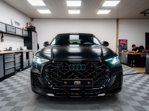AUDI RSQ8